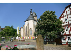 Fronleichnamsaltäre in den Naumburger Straßen (Foto: Karl-Franz Thiede)